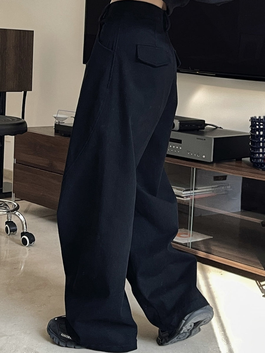 Predominantly cotton with spandex cargo pants in Black with wide-leg silhouette