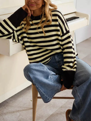pullover sweater in Green And White Apricot with striped and ribbed cuffs