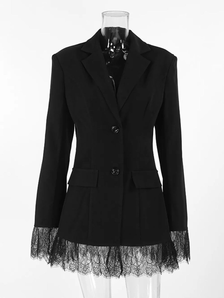 blazer in black with buttoned and thigh-length