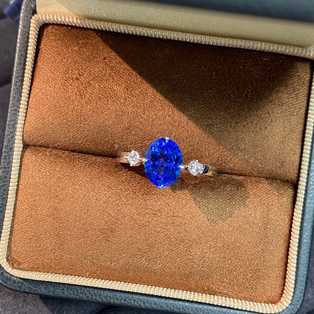 925 Sterling Silver Blue Zircon Ring in royal blue with gemstone