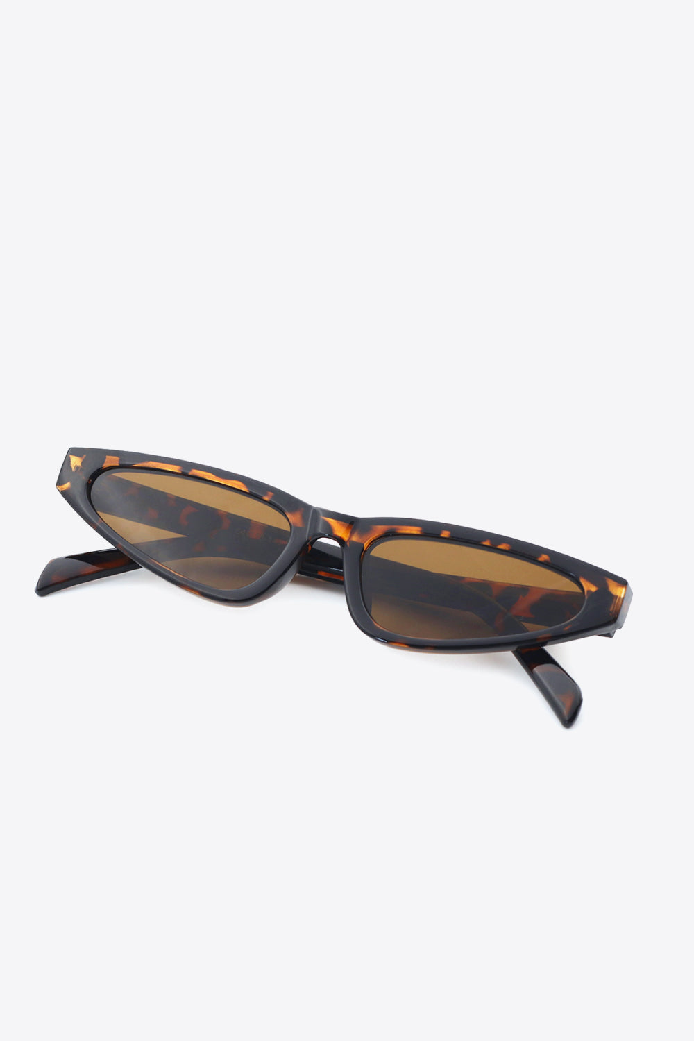 Angular tortoiseshell cat-eye sunglasses with brown lenses
