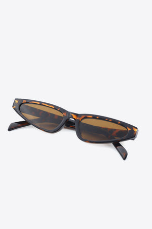 Angular tortoiseshell cat-eye sunglasses with brown lenses