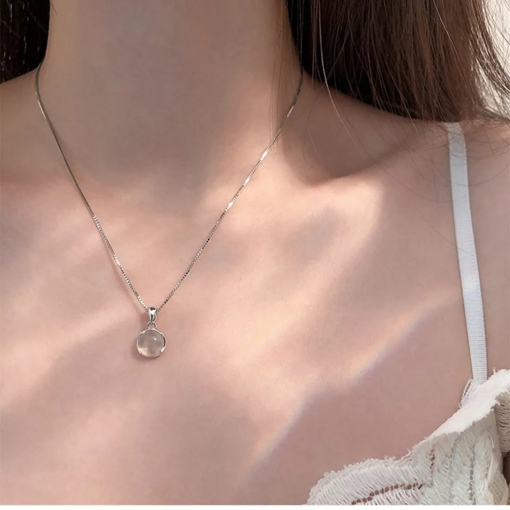 925 sterling silver,Cat' necklace in light pink with round silhouette