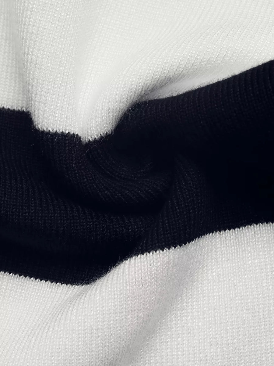 Black fitted cardigan with round neck