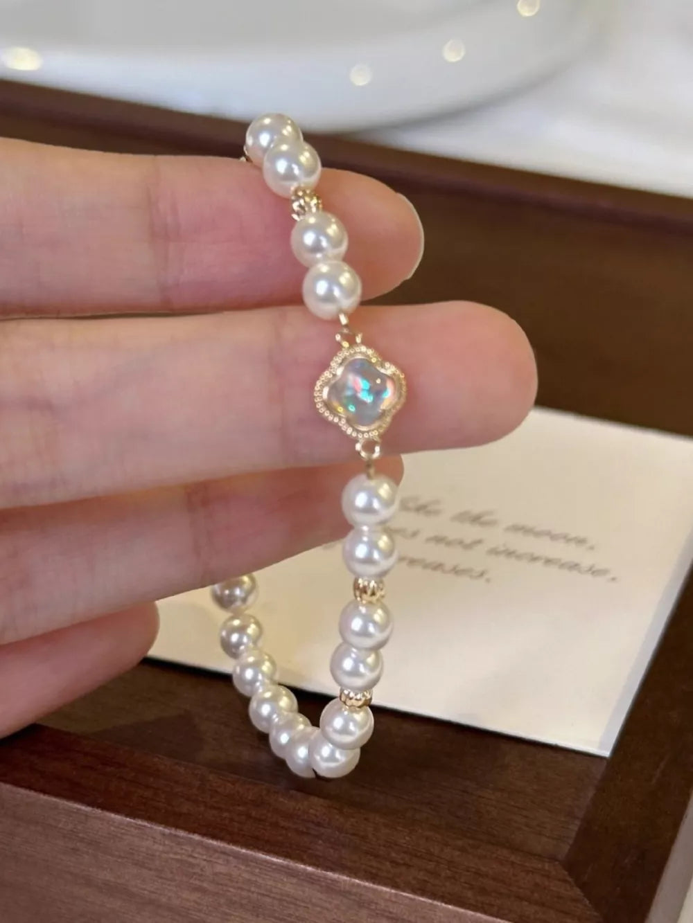 bracelet in ivory featuring pearl embellishment and chain fit