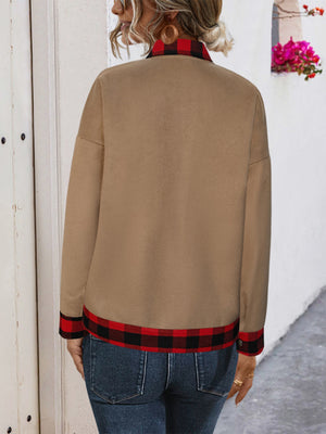classic button-up shirt in Khaki with collared