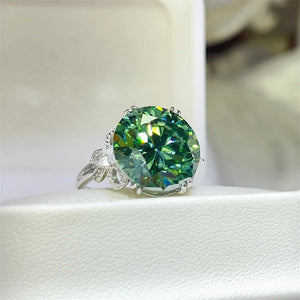 Platinum-Plated,925 sterling silver,Moissanite,Zircon (accent stones) Carat weig ring in Green with statement silhouette