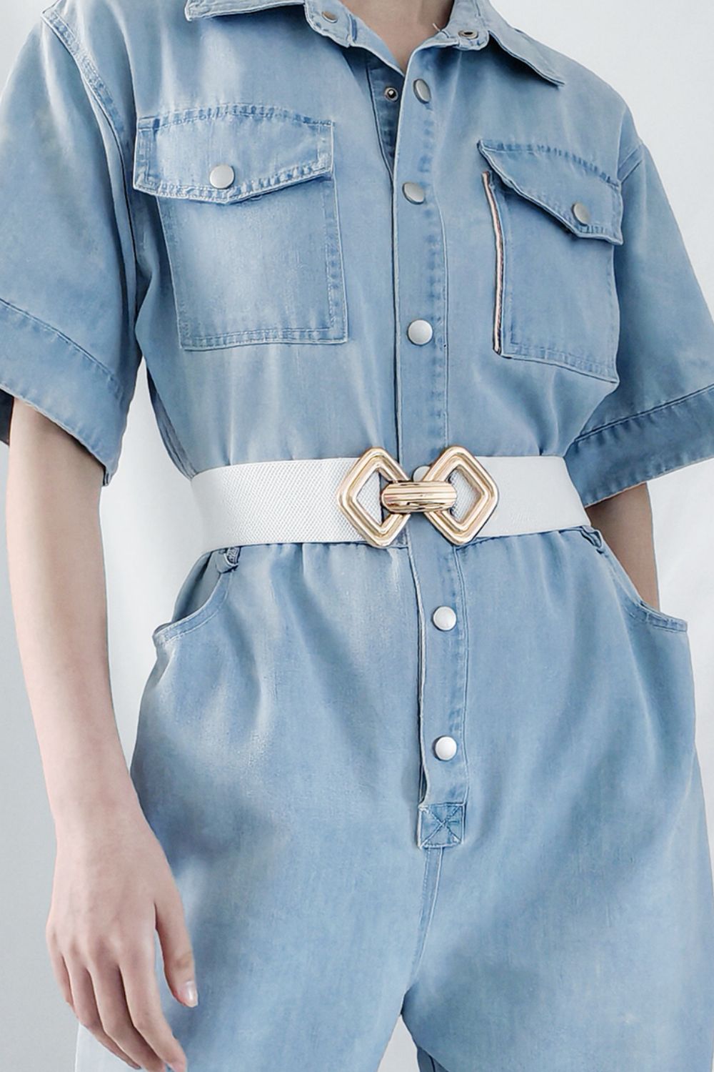 White elasticated waist belt with geometric gold buckle