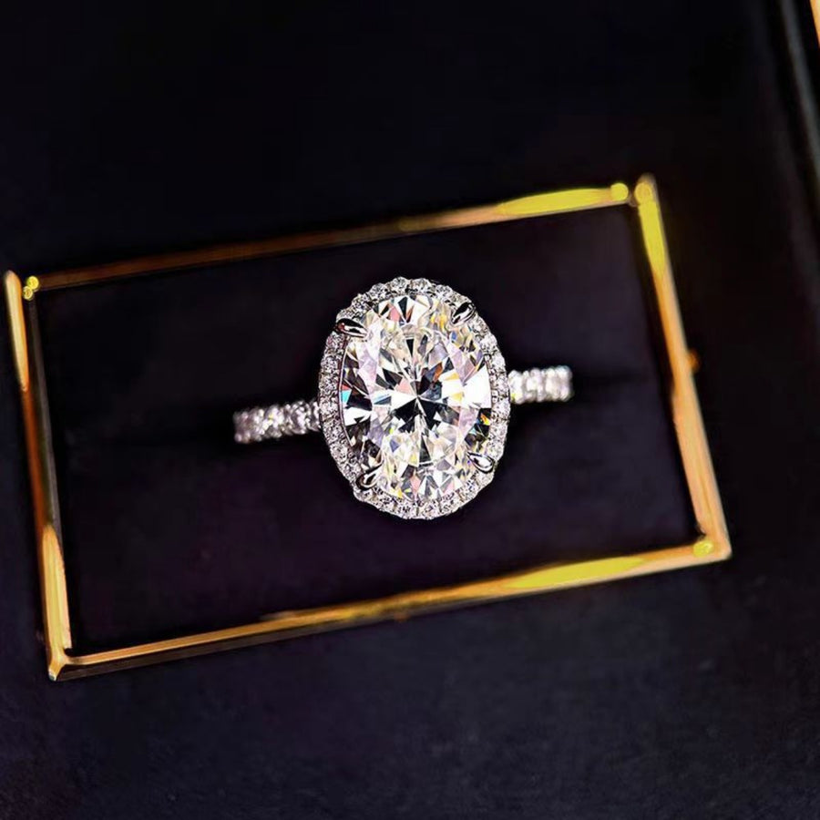 925 sterling silver,Moissanite Carat weight: 2ct Care instructions: Avoid wearin ring in clear with classic silhouette
