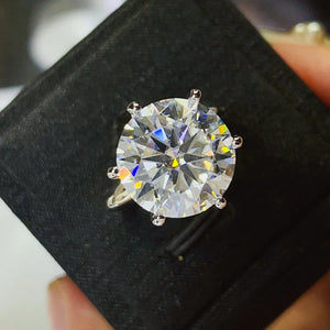 Solitaire engagement ring with a large round-cut diamond in white 925 silver setting.