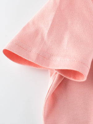 Pink cotton t-shirt with short sleeves and double-stitched hem.