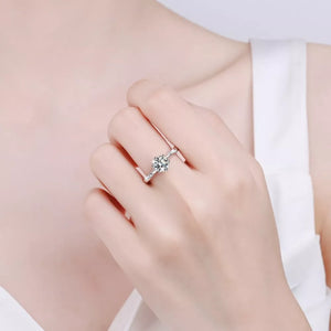 925 sterling silver,Moissanite Carat weight: 1ct Care instructions: Avoid wearin ring in clear with classic silhouette