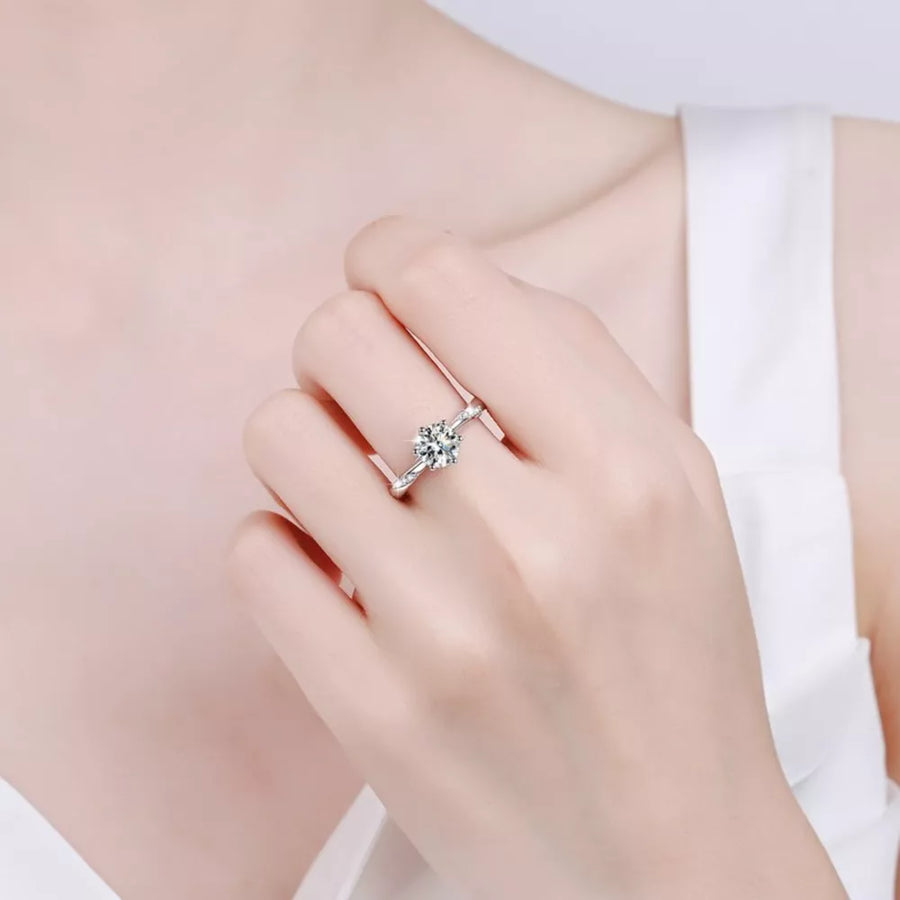 925 sterling silver,Moissanite Carat weight: 1ct Care instructions: Avoid wearin ring in clear with classic silhouette