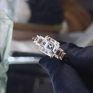 925 sterling silver,Moissanite,Rose gold-plated Carat weight: 3CT Care instructi ring in rose gold with geometric silhouette