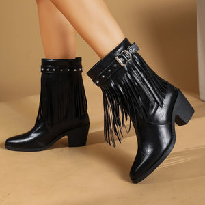 boots in black with fringe and mid-calf