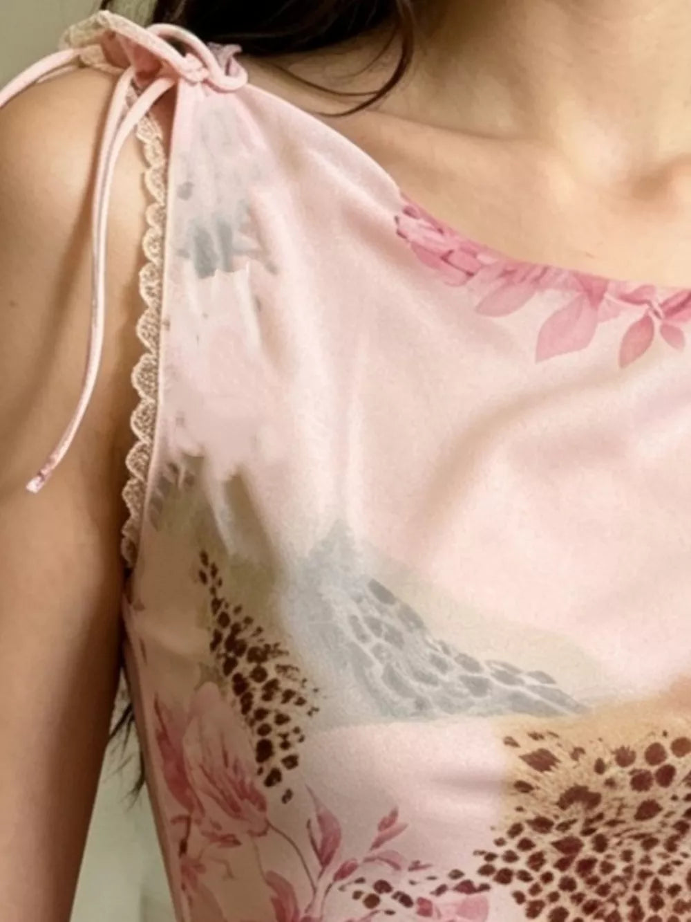 100% polyester Care instructions: Machine wash cold camisole in ivory with fitted silhouette