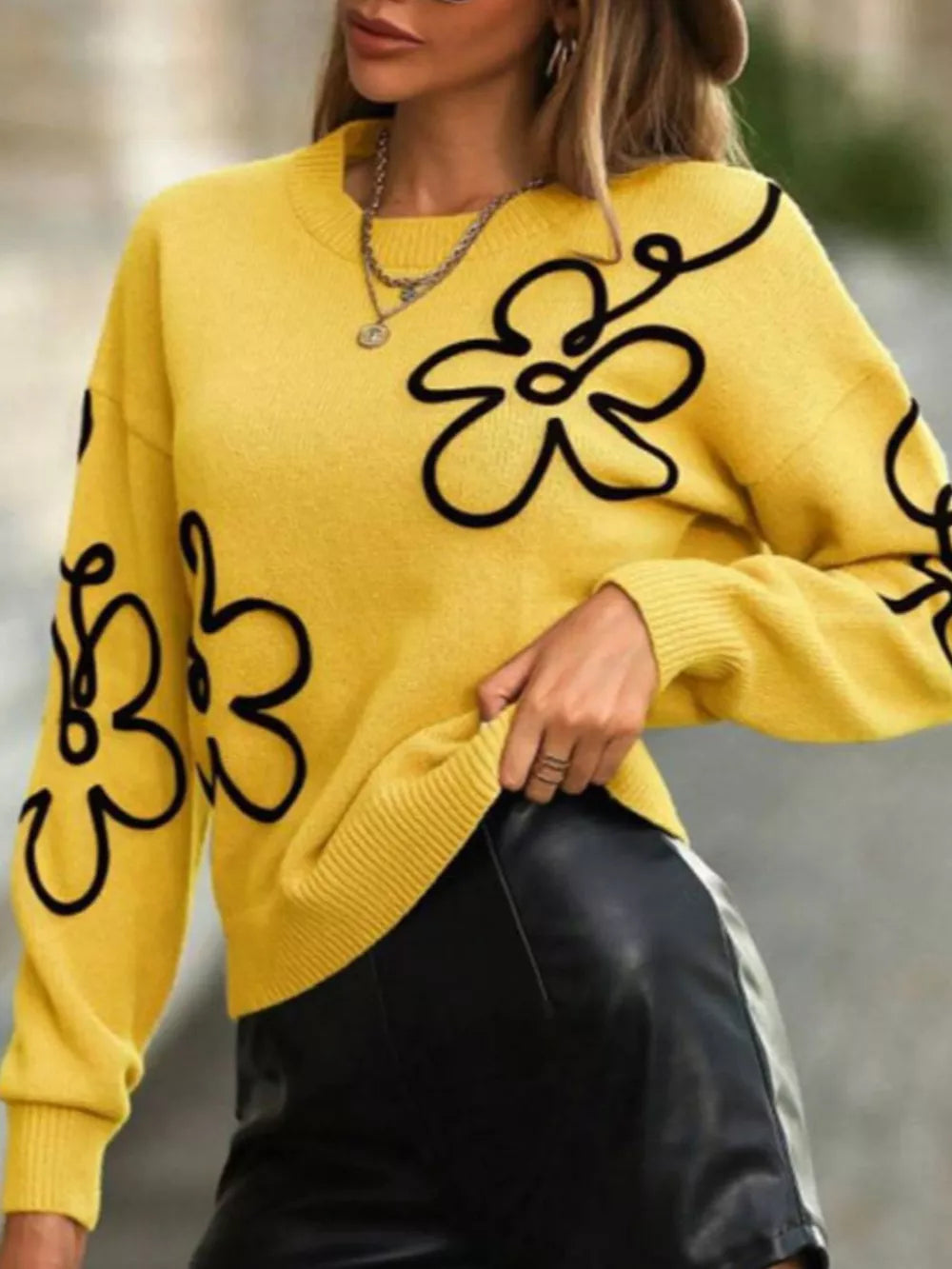 pullover sweater in Apricot with crew neck and long sleeve