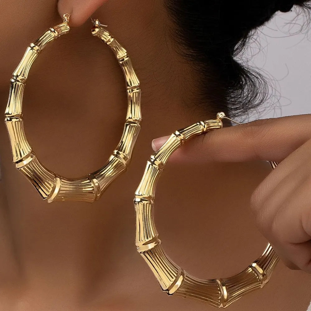 earrings in gold featuring textured and hoop fit
