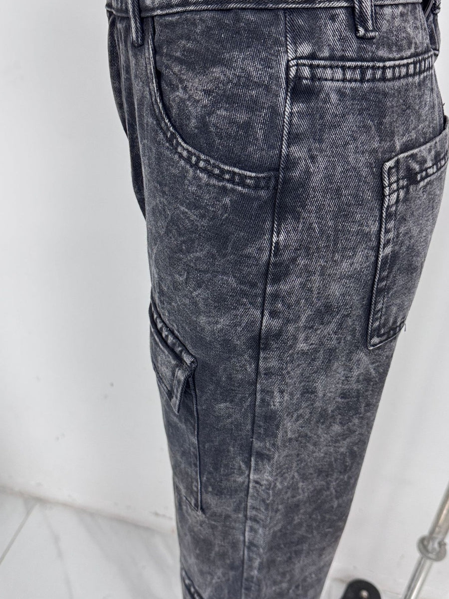 High-Waisted Wide-Leg Cargo Jeans in Black