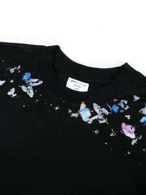 t-shirt in black with lightweight and hip-length