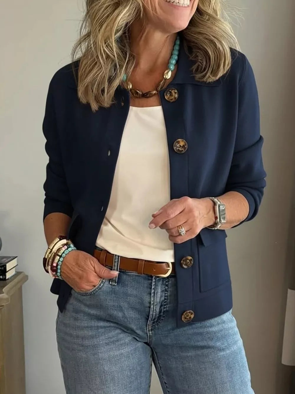 Beige cardigan with pocketed and long sleeve