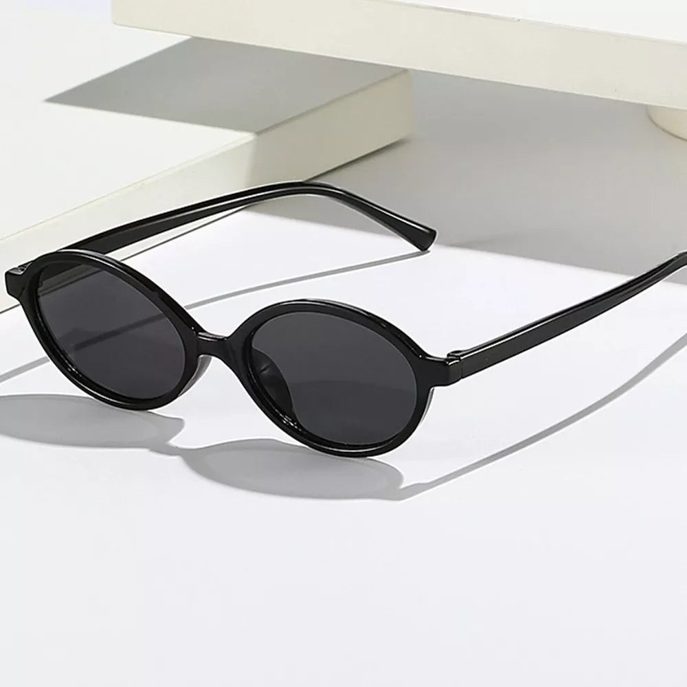 Black oval sunglasses with N/A