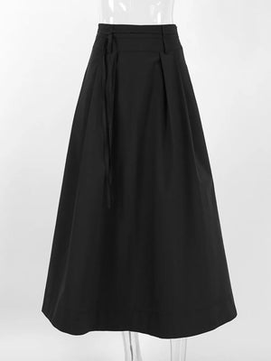 High-waisted A-line Skirt in black with belted