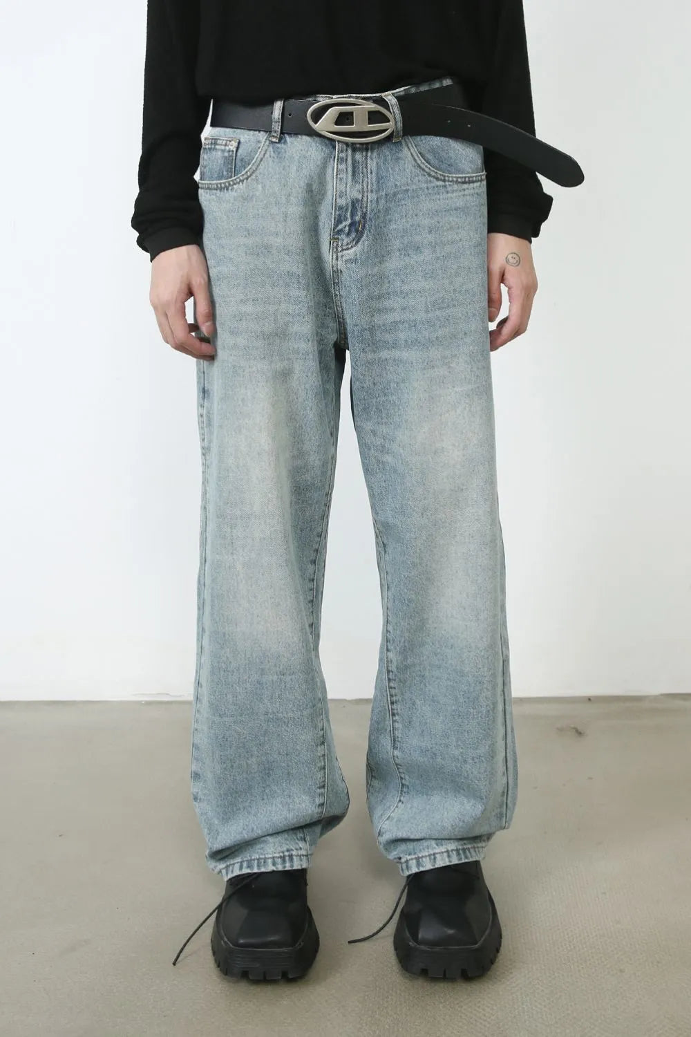 Wide-leg denim jeans in medium wash with subtle seam detail