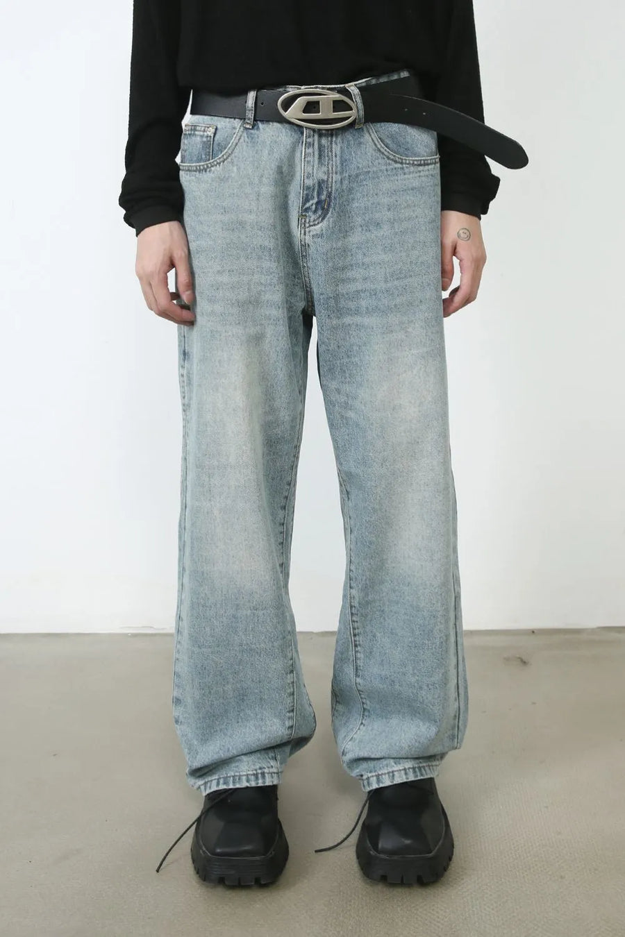 Wide-leg denim jeans in medium wash with subtle seam detail