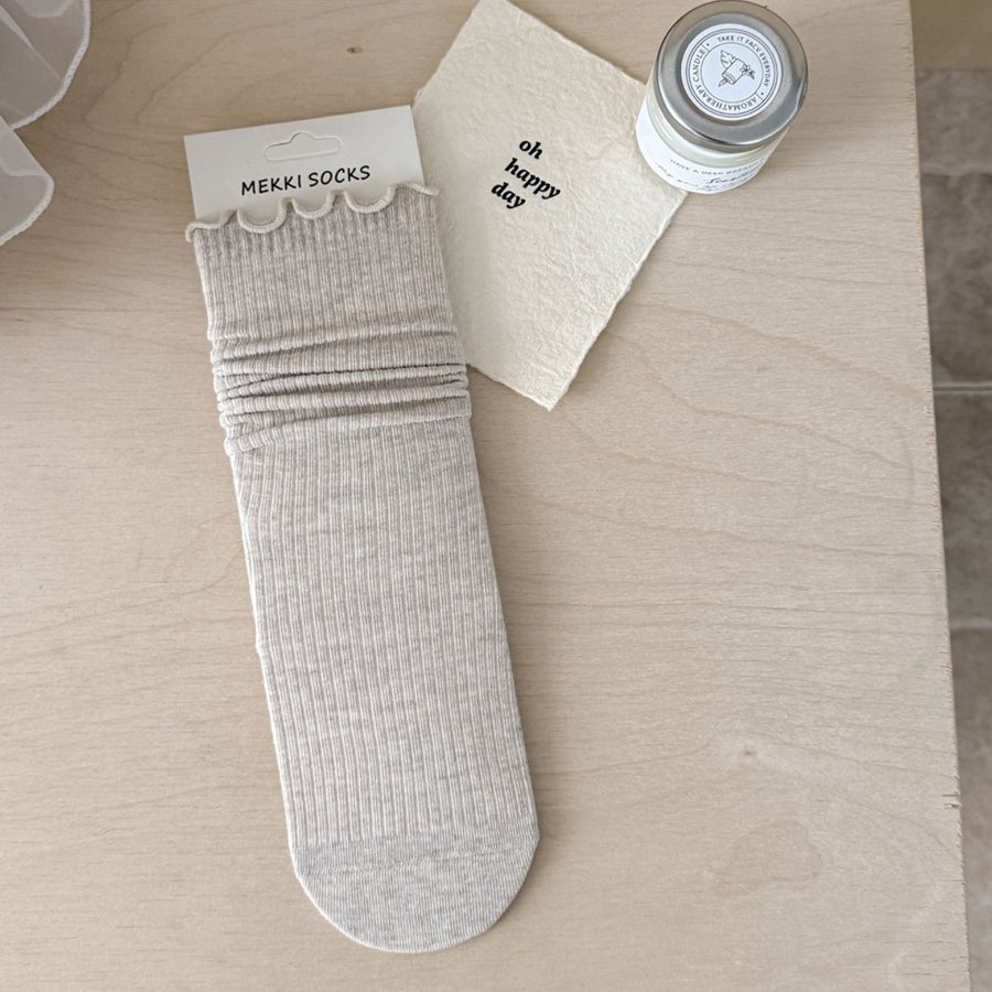 socks in light beige featuring ribbed knit and fitted fit