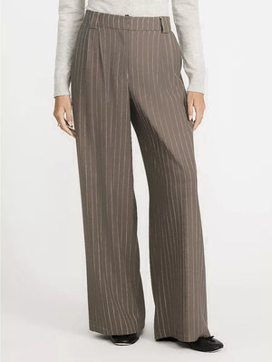Elegant high-waisted striped maternity trousers in beige with a wide leg.