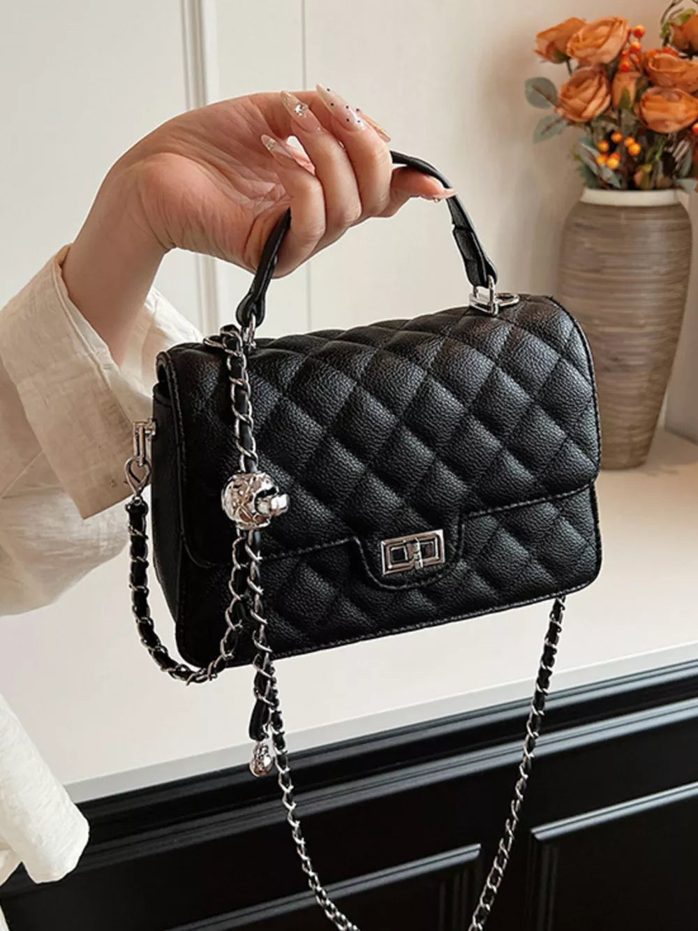Quilted Chain Strap Crossbody Bag in Black