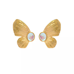 earrings in Gold with textured and gold-plated