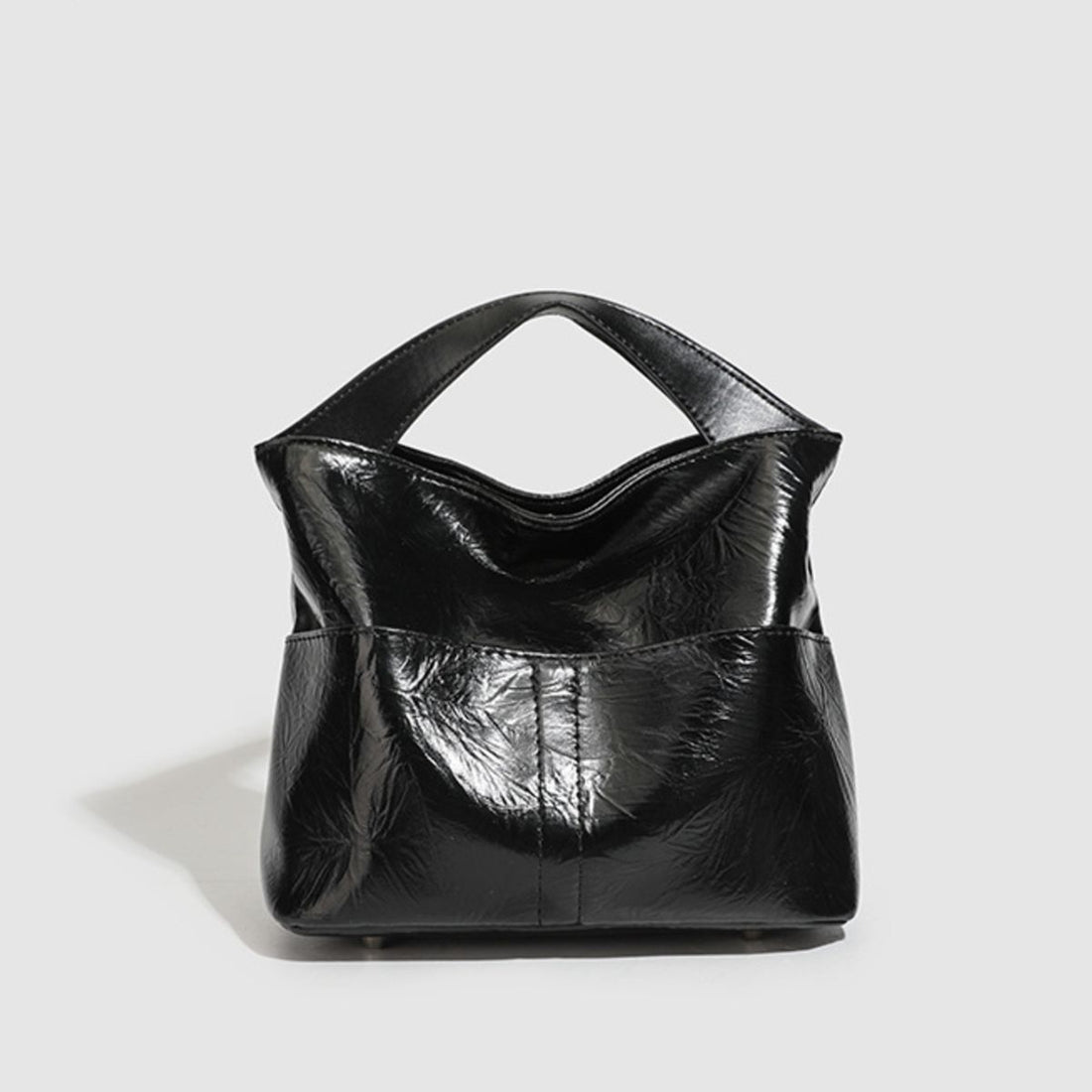 tote in black with glossy finish and medium