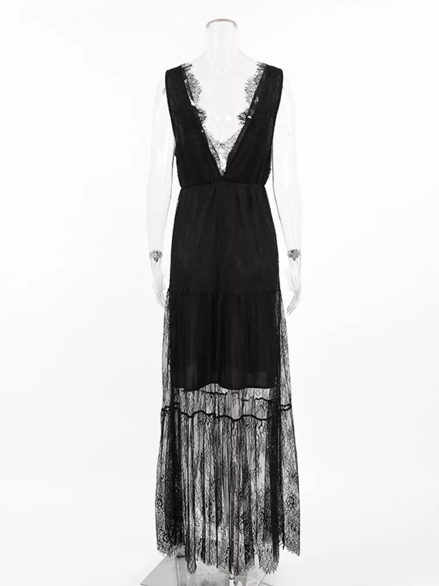 maxi dress in Black with floral and lace