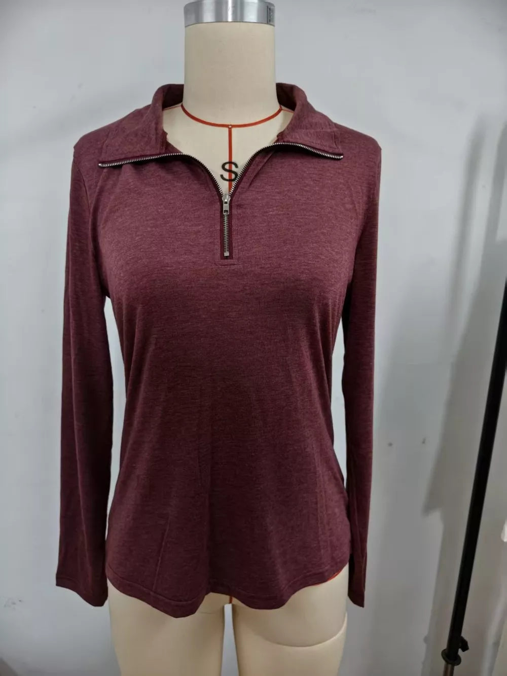 t-shirt in Sky Blue with zipper and hip-length