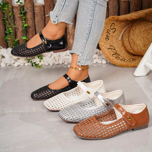 flats in black featuring square toe and flats fit