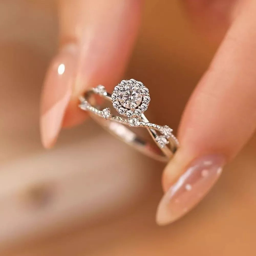 ring in silver featuring layered design and fitted fit