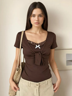 t-shirt in dark brown featuring tied and fitted fit