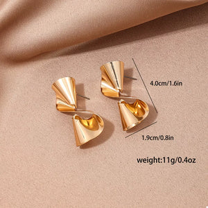earrings in Gold