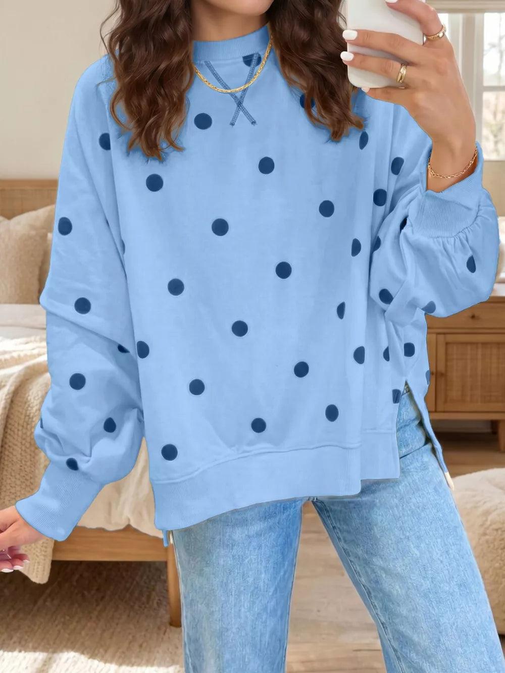 sweatshirt in Light Blue with side slit and hip-length