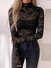 blouse in black with lace and lace
