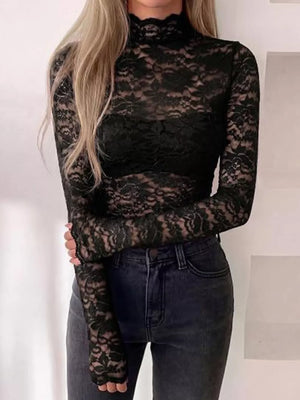 blouse in black with lace and lace