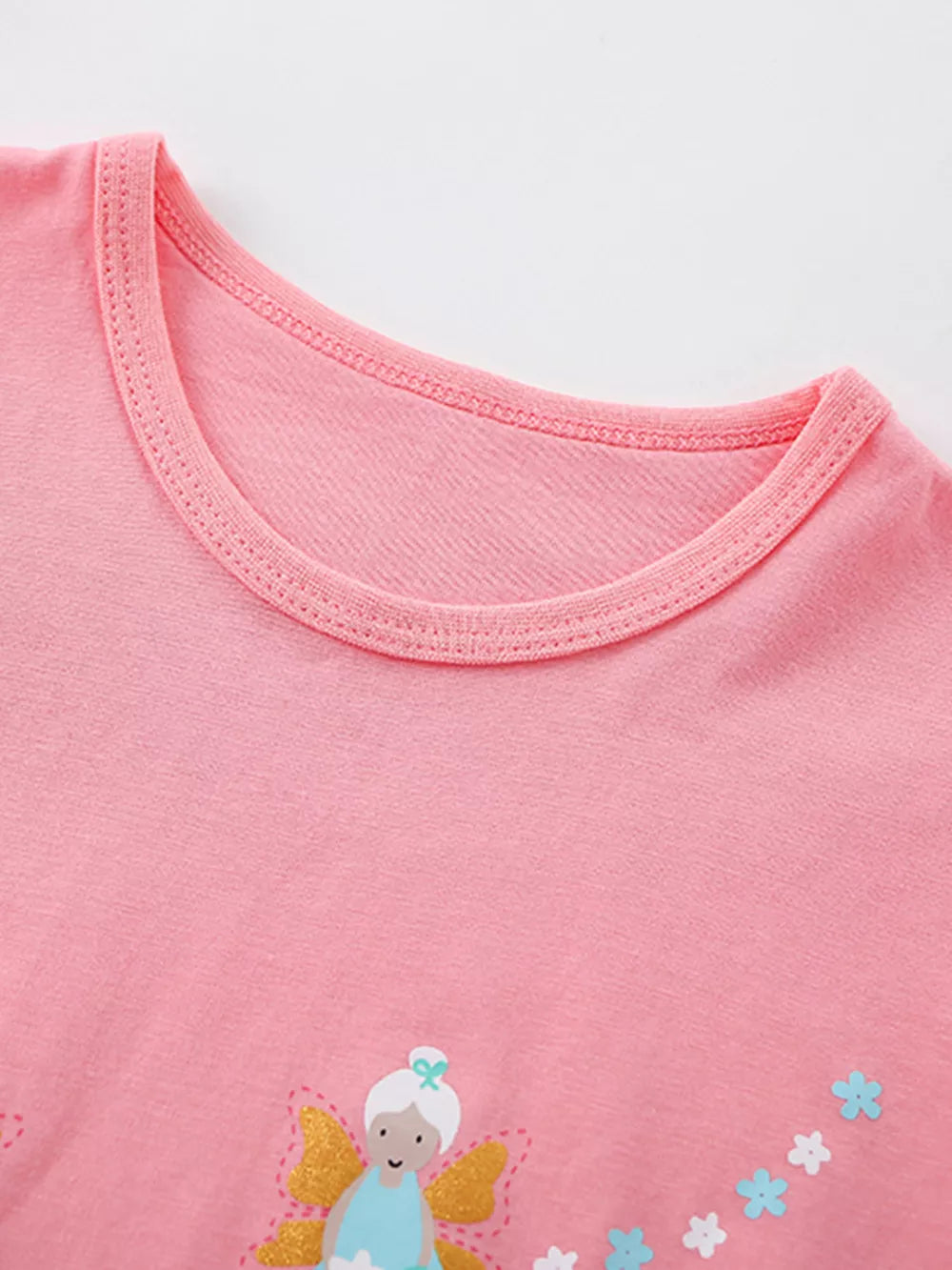Pink cotton t-shirt with fairy print and crew neck.