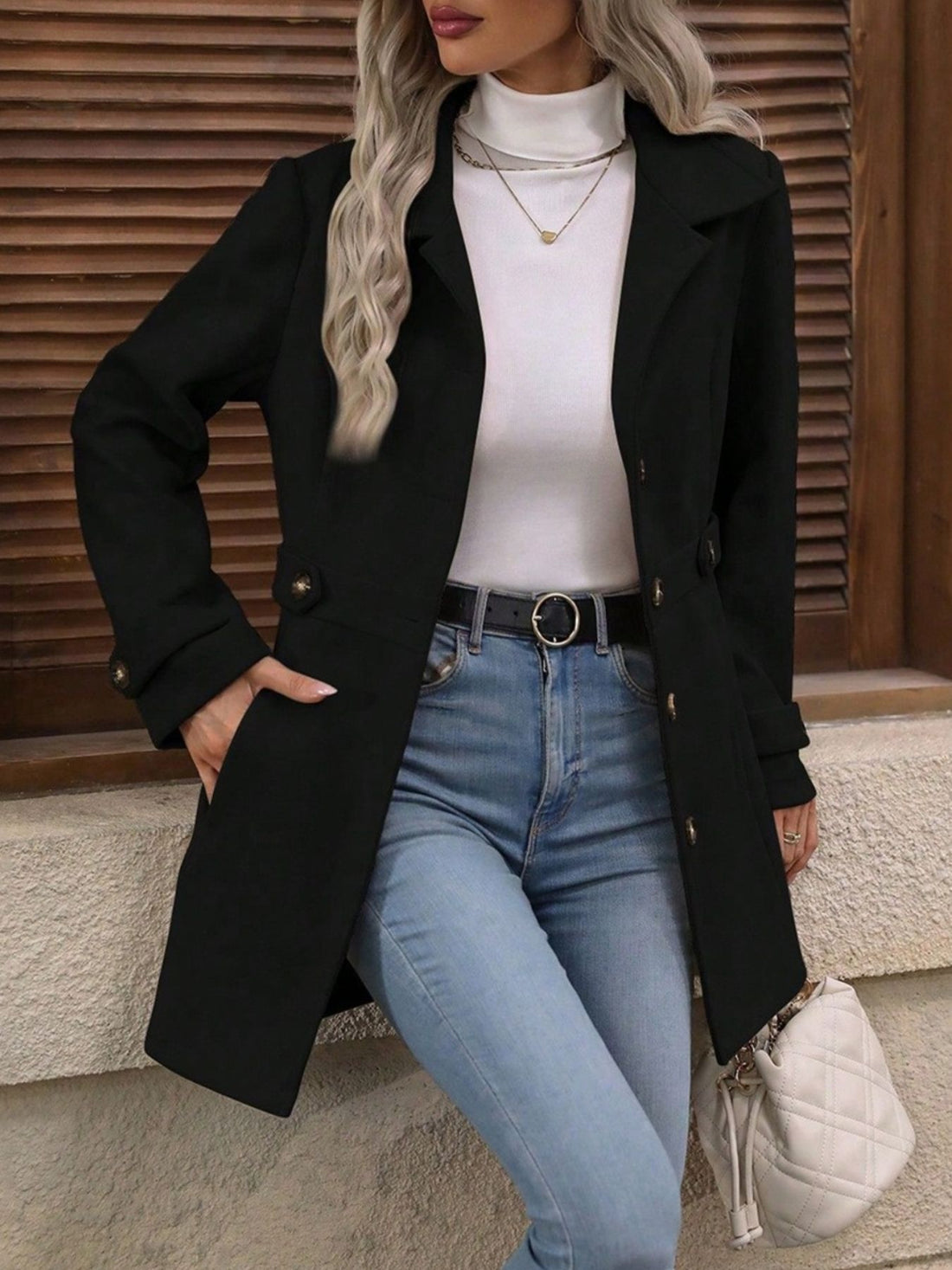 Black overcoat with pocketed and long sleeve