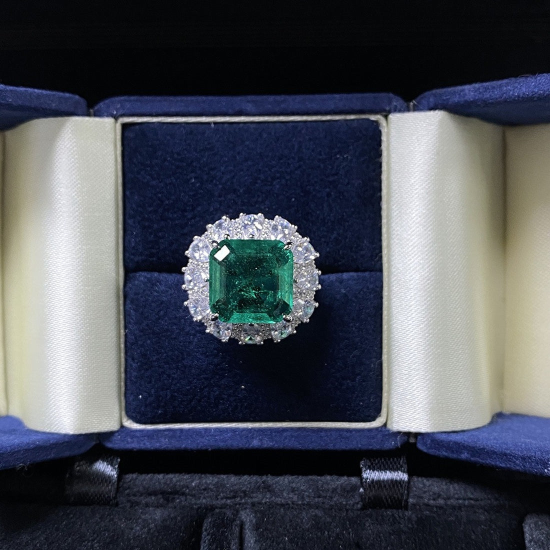 925 Sterling Silver Green Zircon Ring in emerald green with zircon stones