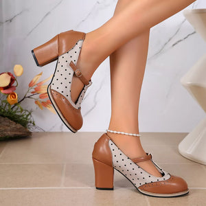 Black pumps