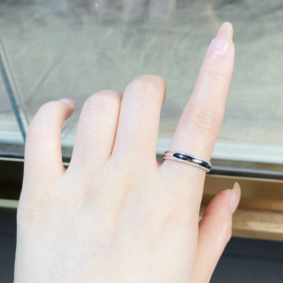 silver with ring with textured edges