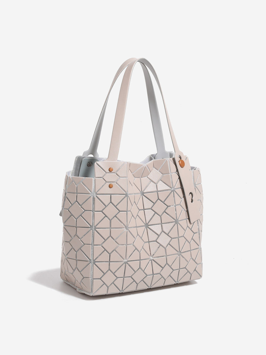 handbag in Green with geometric and structured