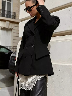 blazer in black with buttoned and hip-length